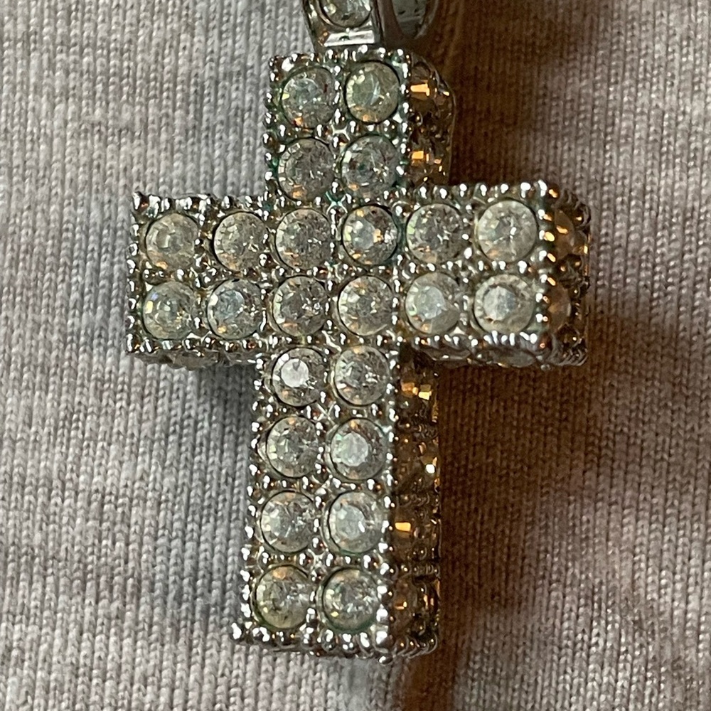 Excellent condition Swarovski cross pendant for necklace